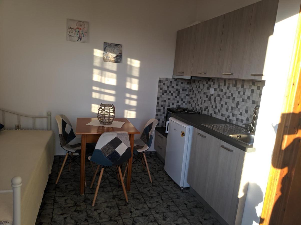 Ferienwohnung Tramonto Nel Delfini Kini Exterior foto