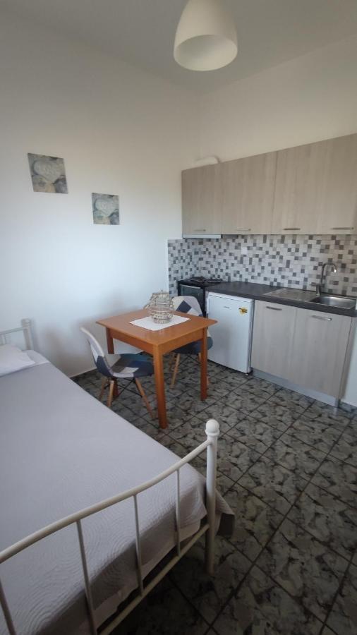 Ferienwohnung Tramonto Nel Delfini Kini Exterior foto