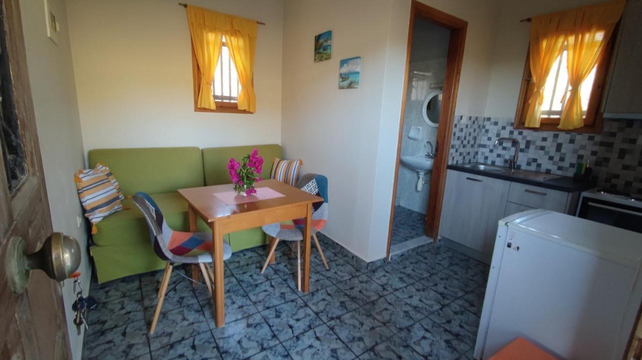 Ferienwohnung Tramonto Nel Delfini Kini Exterior foto