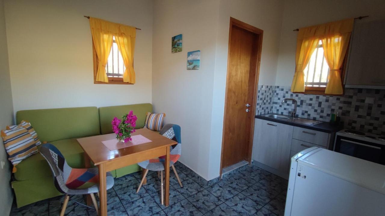 Ferienwohnung Tramonto Nel Delfini Kini Exterior foto