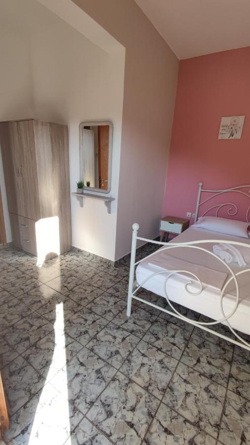 Ferienwohnung Tramonto Nel Delfini Kini Exterior foto