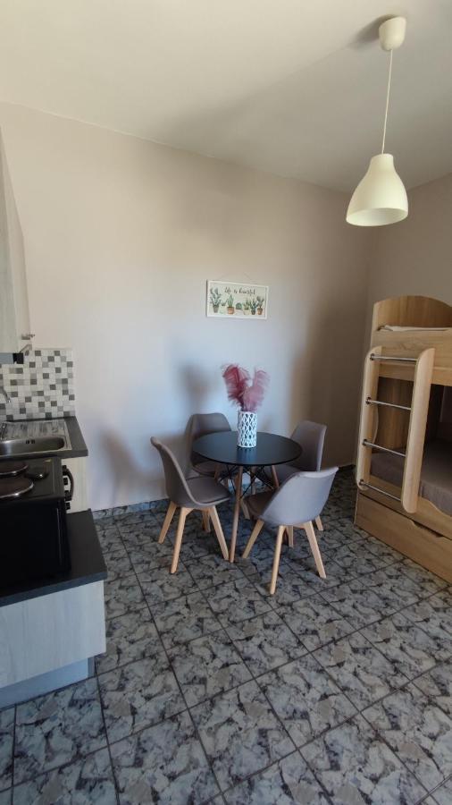 Ferienwohnung Tramonto Nel Delfini Kini Exterior foto