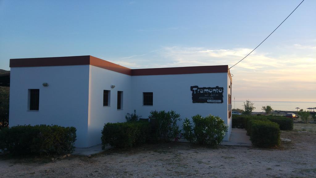 Ferienwohnung Tramonto Nel Delfini Kini Exterior foto
