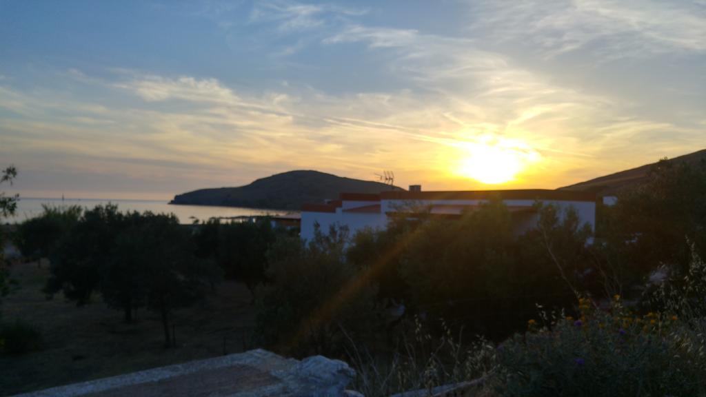 Ferienwohnung Tramonto Nel Delfini Kini Exterior foto
