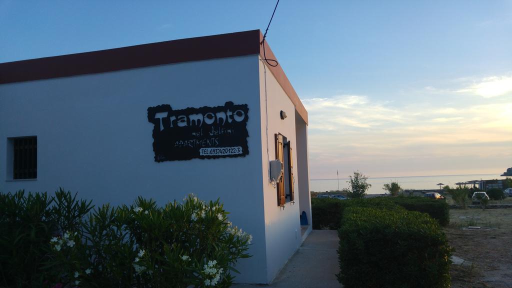 Ferienwohnung Tramonto Nel Delfini Kini Exterior foto
