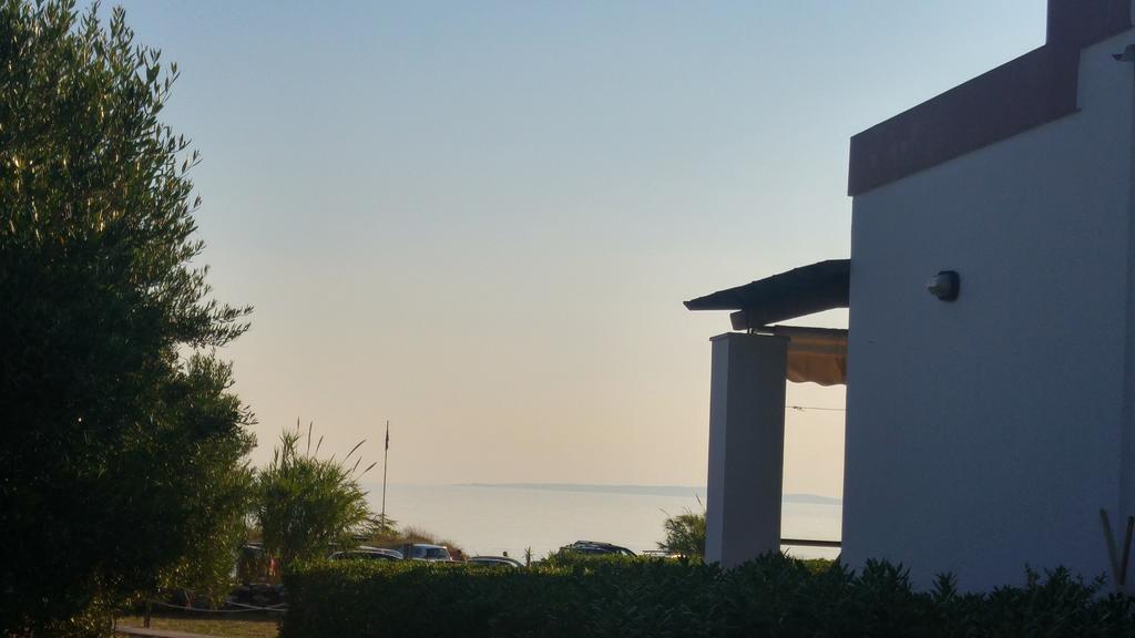 Ferienwohnung Tramonto Nel Delfini Kini Exterior foto