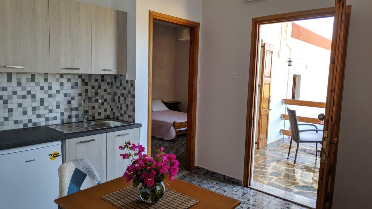 Ferienwohnung Tramonto Nel Delfini Kini Exterior foto