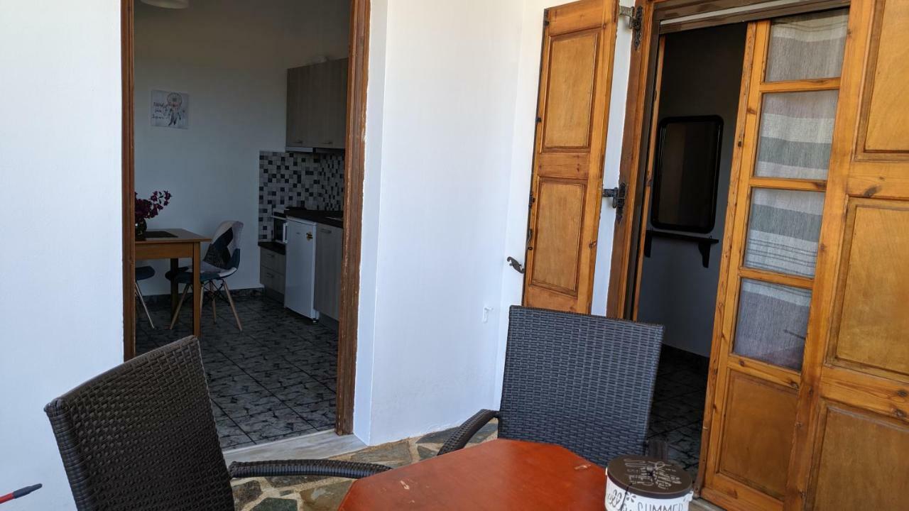 Ferienwohnung Tramonto Nel Delfini Kini Exterior foto